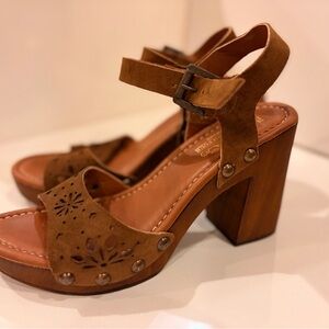 Coach and Four Tan Block Heel Sandals